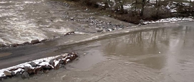 У Жденіївській громаді на Мукачівщині підтопило тимчасову переправу