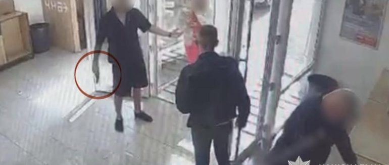 24-річний уродженець Запоріжжя отримав умовний термін за стрілянину у поштовому відділенні в Ужгороді