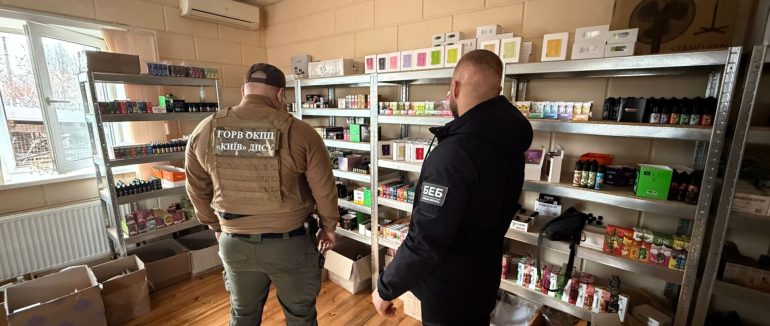 Контрафакт на 10 млн: двоє братів із Закарпаття розгорнули схему з фальшивими вейпами