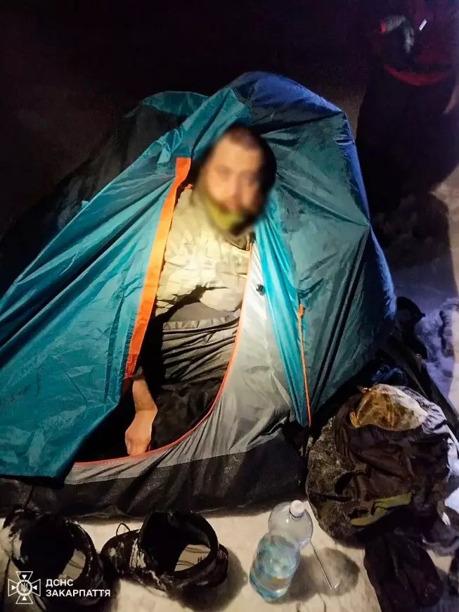 Передумали після виклику: на Закарпатті рятувальники йшли десятки кілометрів, аби допомогти двом туристам