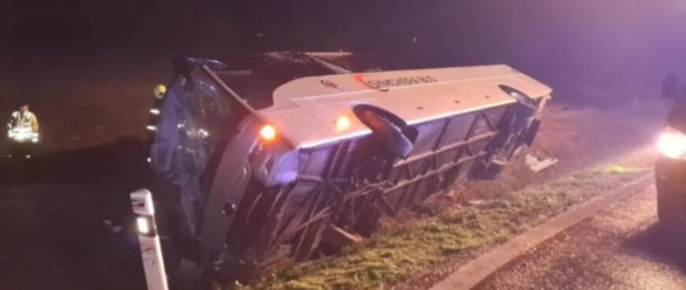 Автобус “Тячів-Прага”, в якому перебувало 11 українців перекинувся біля Братислави. Є важко травмовані