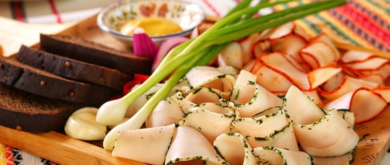 Сало чи масло: який продукт містить менше холестерину — дієтологиня пояснила