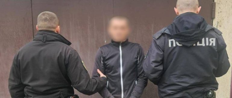 На Тячівщині поліцейські оперативно розшукали викрадений автомобіль та затримали зловмисника