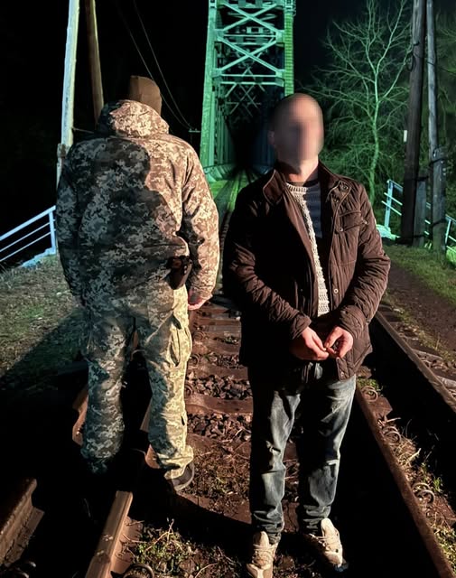 В Україну – коліями: на кордоні з Угорщиною затримали іноземця