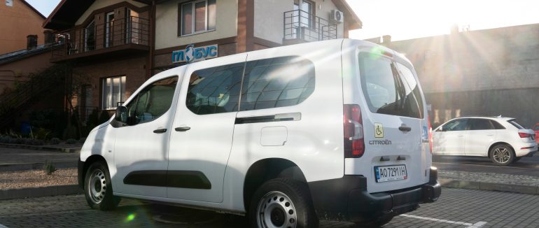 У Мукачівській громаді запрацювало соціальне таксі