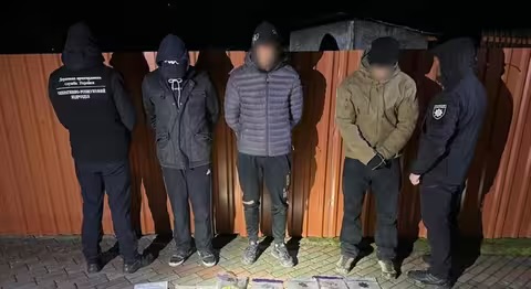 Гідрокостюми й надувні круги: на Тячівщині викрили схему втечі за кордон