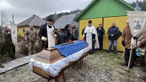 Понад рік вважався зниклим безвісти: на Мукачівщині попрощалися з полеглим Героєм Юрієм Далекореєм