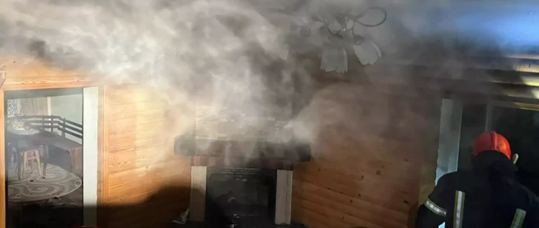 У Хустському районі ліквідовано пожежу в житловому будинку