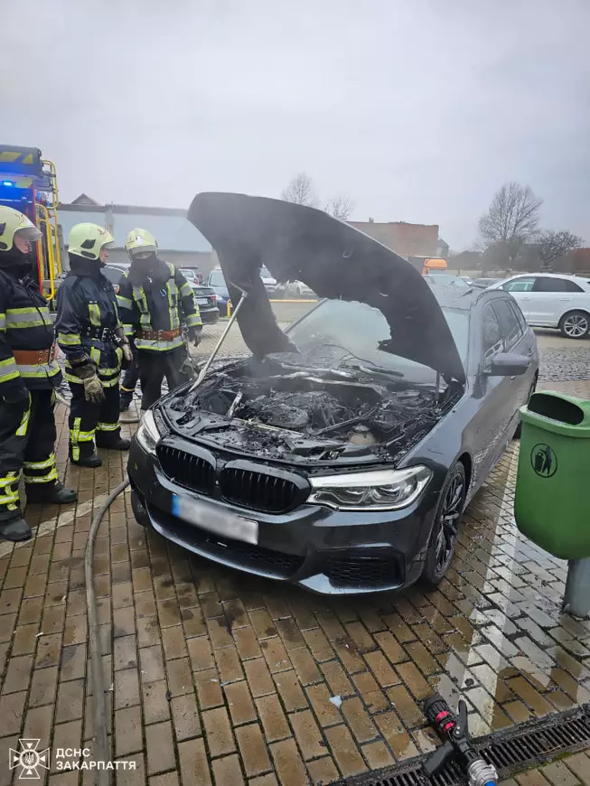 Мукачівські вогнеборці ліквідували загорання автомобіля
