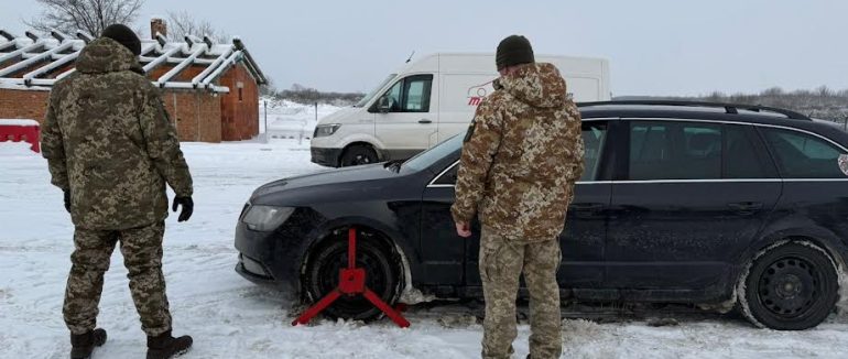 На кордоні з Угорщиною виявили викрадену автівку