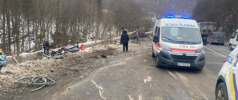 Поліція працює на місці смертельної автотрощі на Абранському перевалі