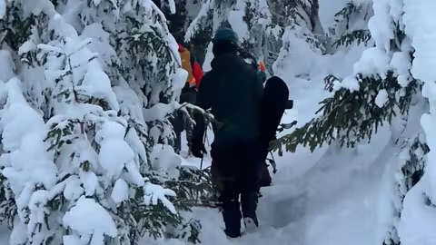 Рятувальники визволили сноубордиста із снігових заметів у горах Рахівщини