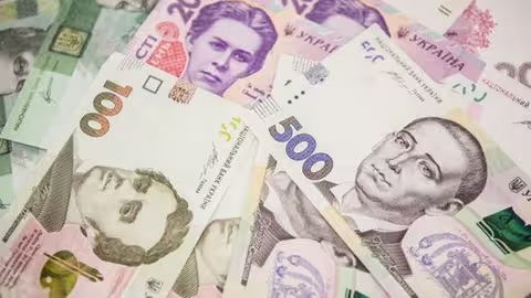 Чому деяким у січні заморозили пенсії без попередження: пояснення