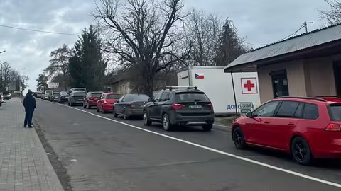 На Закарпатті утворилися великі черги на КПП: перетин кордону займає до 6 годин