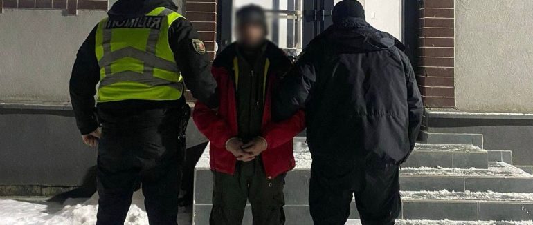 У Виноградові 34-річний чоловік під час сварки ножем вдарив знайомого