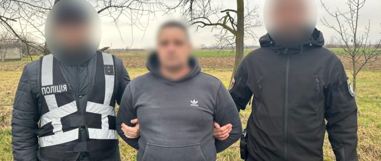 Поліція затримала зловмисника, який кинув бойову гранату в будинок правоохоронця у Виноградові