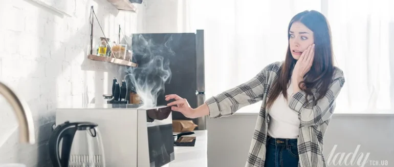 Емоційне харчування: як виникає бажання заїдати тривогу та стрес і як його зупинити