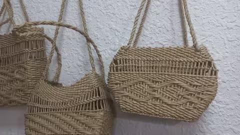 У Вишкові на Хустщині відроджують столітнє ремесло плетіння з кукурудзяного листя