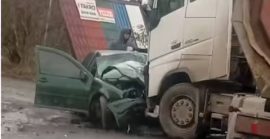 ДТП у Мукачеві: лоб у лоб зіткнулися вантажівка та легковик