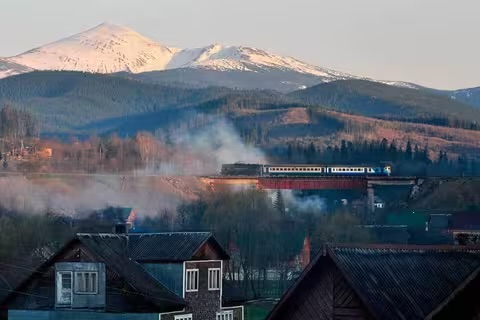 На Рахівщині тимчасово не працюють залізничні переїзди у Лазещині