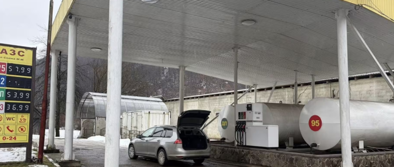 На Тячівщині викрили нелегальну АЗС: вилучили пального на понад 1,5 млн гривень