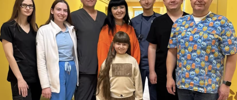 8-річній Домініці з Мукачева пересадили нирку від мами