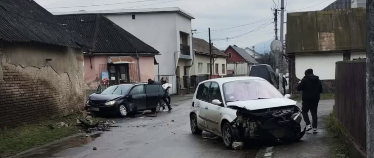 У середмісті Хуста зіткнулися Renault та Volkswagen