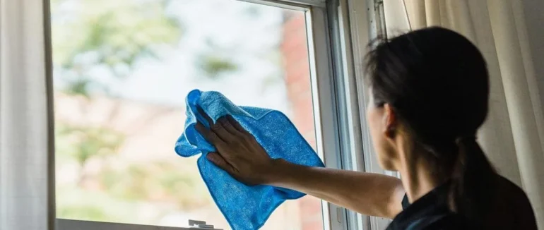 Чим помити вікна в домашніх умовах, щоб не було розводів та, щоб вони залишалися чистими довгий час