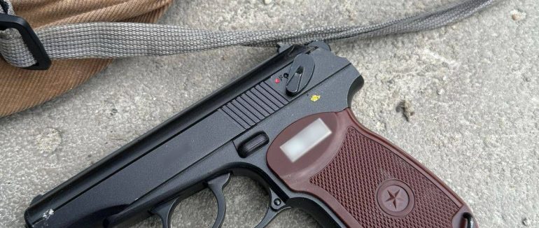 Стріляв по вікнах драмтеатру: в Ужгороді поліція затримала хулігана