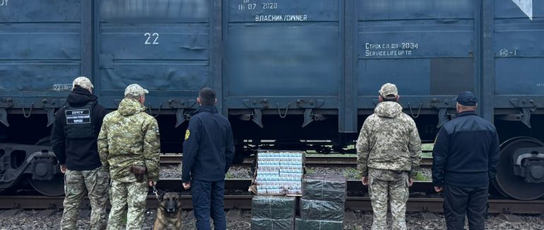 На кордоні зі Словаччиною виявили партію контрафактних сигарет у вантажному поїзді