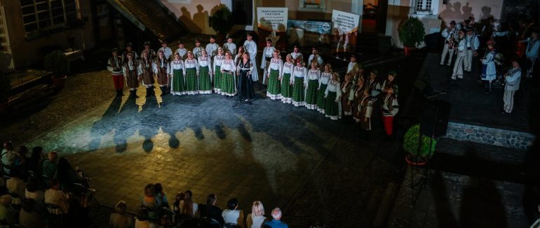 В Ужгороді започатковують фольклорний фестиваль-конкурс «Шовкова косиця»