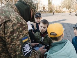 Ужгородські школярі відвідали урок мужності від гвардійців 26 Закарпатського полку НГУ