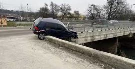 У селі Сільце на Берегівщині пʼяний водій врізався у металевий відбійник