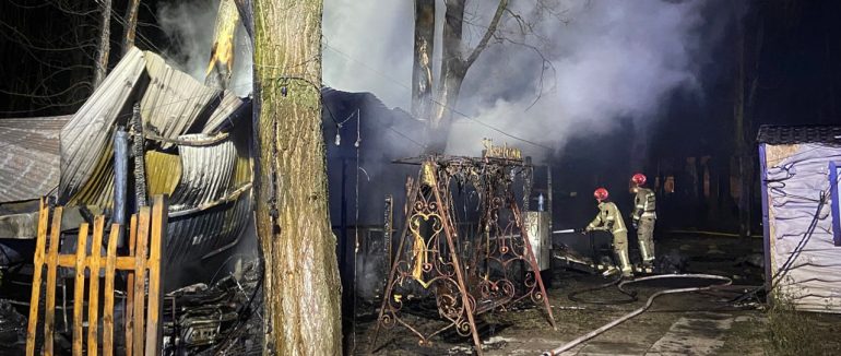 В Ужгороді сталася пожежа у гриль-барі: рятувальники не допустили поширення вогню на парк