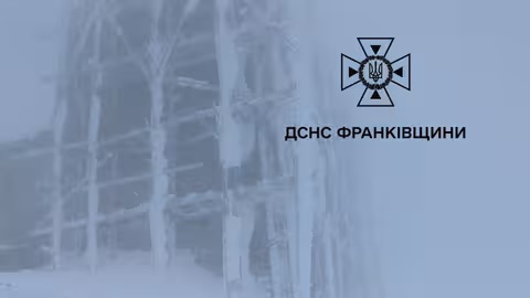 Сніг, туман і льодова небезпека: рятувальники повідомляють про погіршення погоди у Карпатах