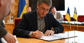 Синергія влади, освіти і бізнесу заради майбутнього закарпатської молоді і розвитку краю: в ОВА підписали тристоронні меморандуми про співпрацю