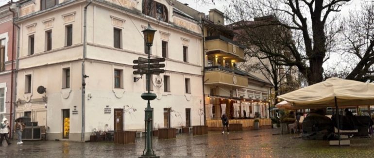 В Ужгороді попередили про демонтаж МАФів та 25 незаконних вивісок