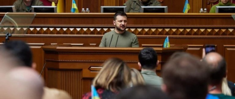 Зеленський прокоментував кризу у Верховній Раді: депутати мають працювати або йти служити