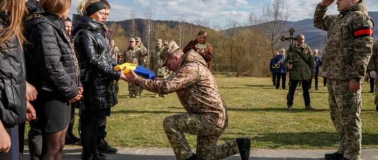На Закарпатті попрощалися з полеглим прикордонником Ростиславом Ганчаком