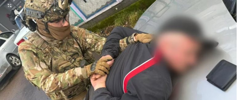 Човни, жилети та гідрокостюми: на Закарпатті викрили схему втечі через Тису