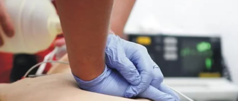 Серце зупинилося під час огляду: на Берегівщині медики врятували 65-річну жінку