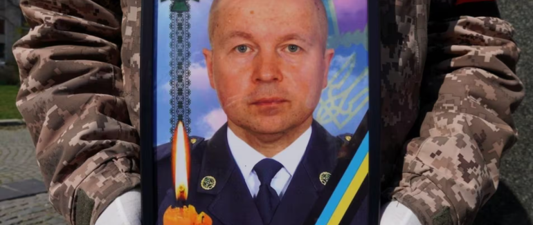 Понад рік вважався зниклим безвісти: в Ужгороді попрощалися з полеглим Василем Голінкою