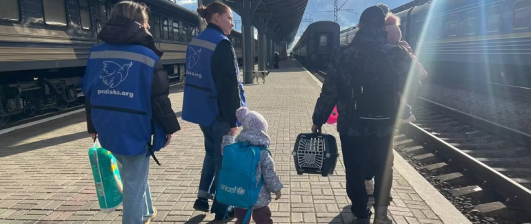 На Закарпаття евакуювали родину з Дніпропетровщини, яка втратила дім через обстріл