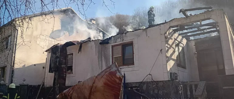 На Тячівщині вогнеборці ліквідували пожежу в житловому будинку