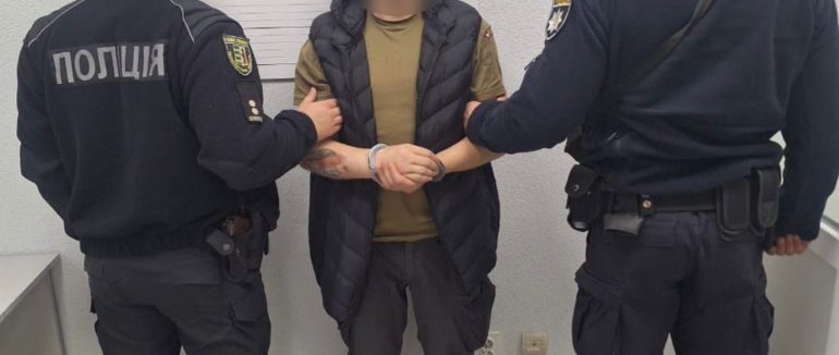 В Ужгороді поліція затримала рецидивіста, який викрав понад 100 тисяч гривень з рахунку пораненого військовослужбовця