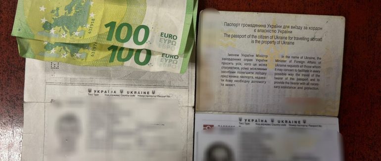 У Чопі жінка намагалася підкупити прикордонників хабарем