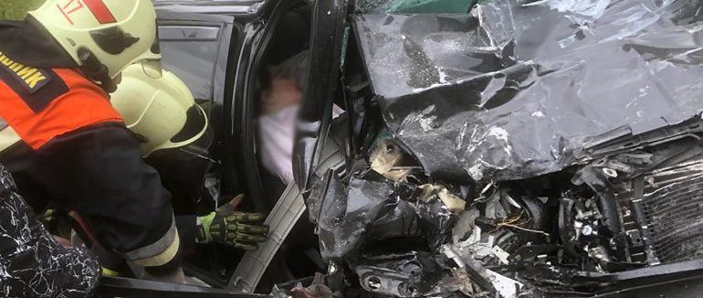 Поліцейські та рятувальники розповіли деталі аварії у Берегові: троє дітей отримали травми