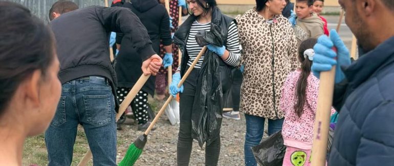 У Мукачеві провели Еко-день: діти й дорослі разом прибирали місто