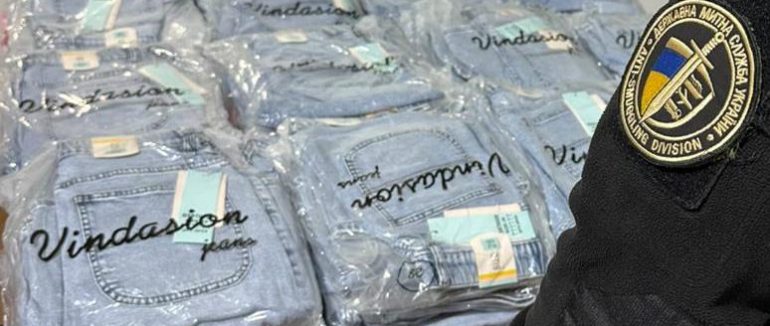 Закарпатець намагався провезти понад 200 кг одягу через «зелений коридор»