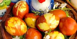 Як зробити природний візерунок без хімії за допомогою цибулевого лушпиння — Великодні крашанки